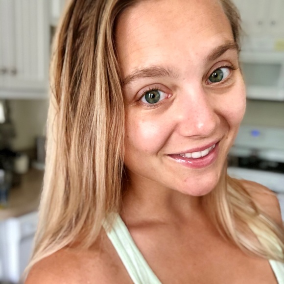 Meet your Posher, Kalyn - Picture 2 of 4